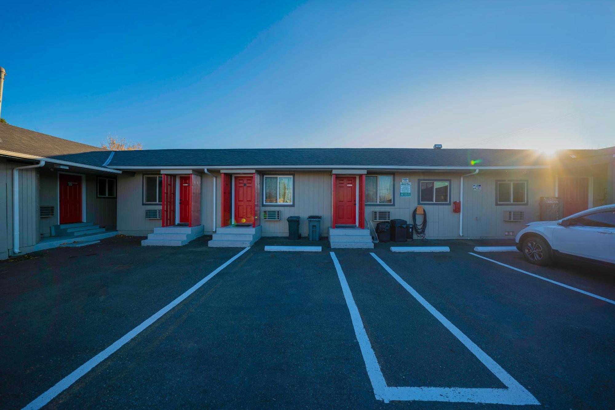 Oyo Hotel Portland Or Near Airport 그레셤 외부 사진