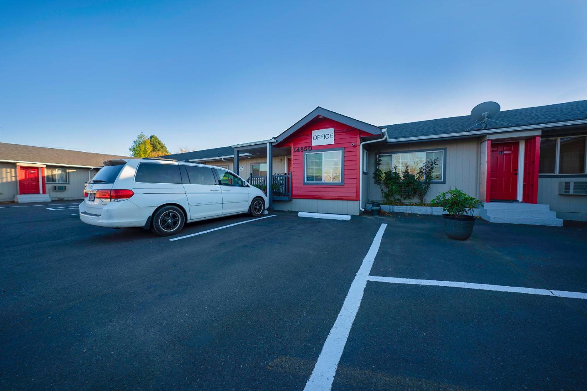 Oyo Hotel Portland Or Near Airport 그레셤 외부 사진