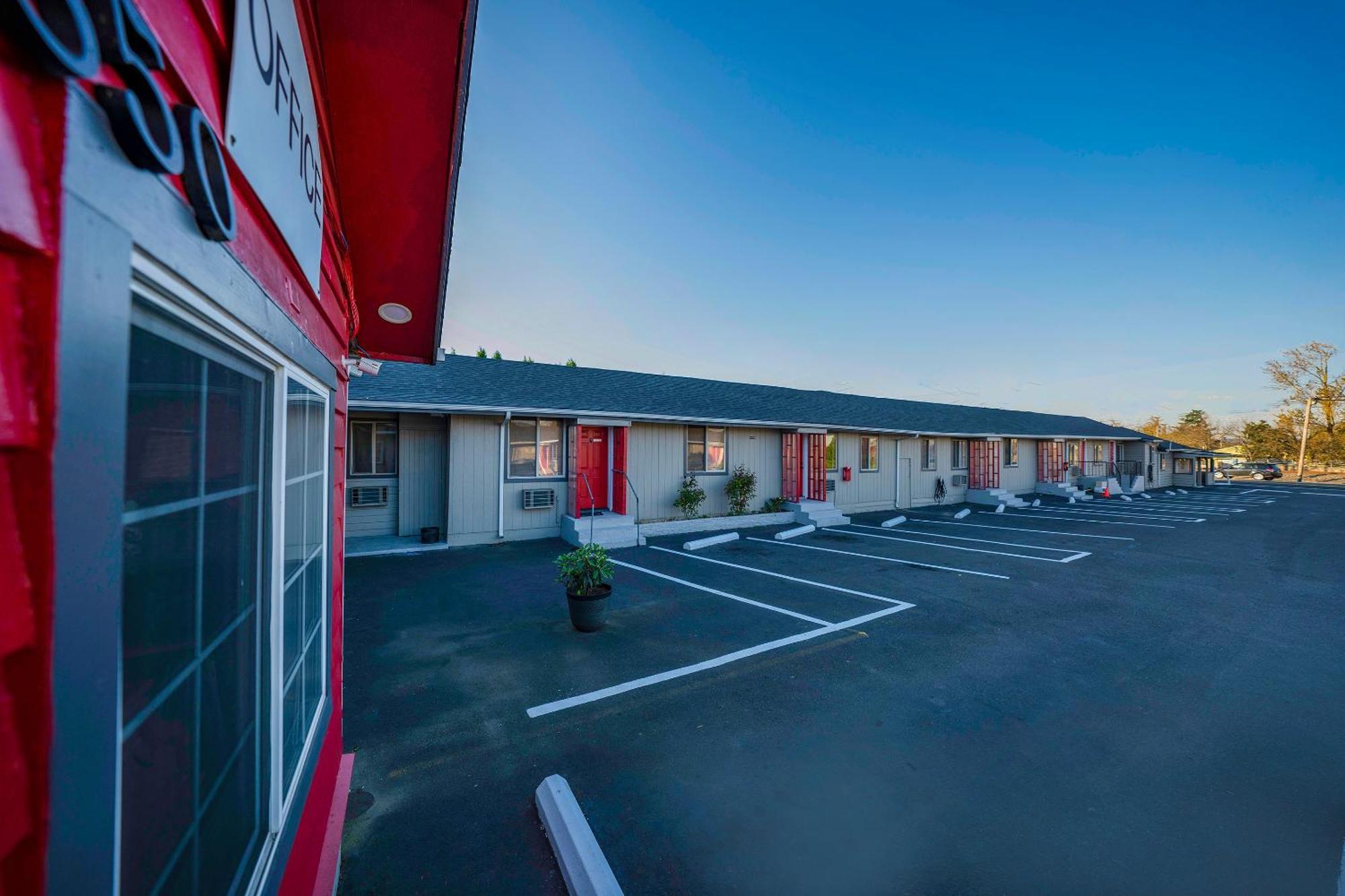 Oyo Hotel Portland Or Near Airport 그레셤 외부 사진