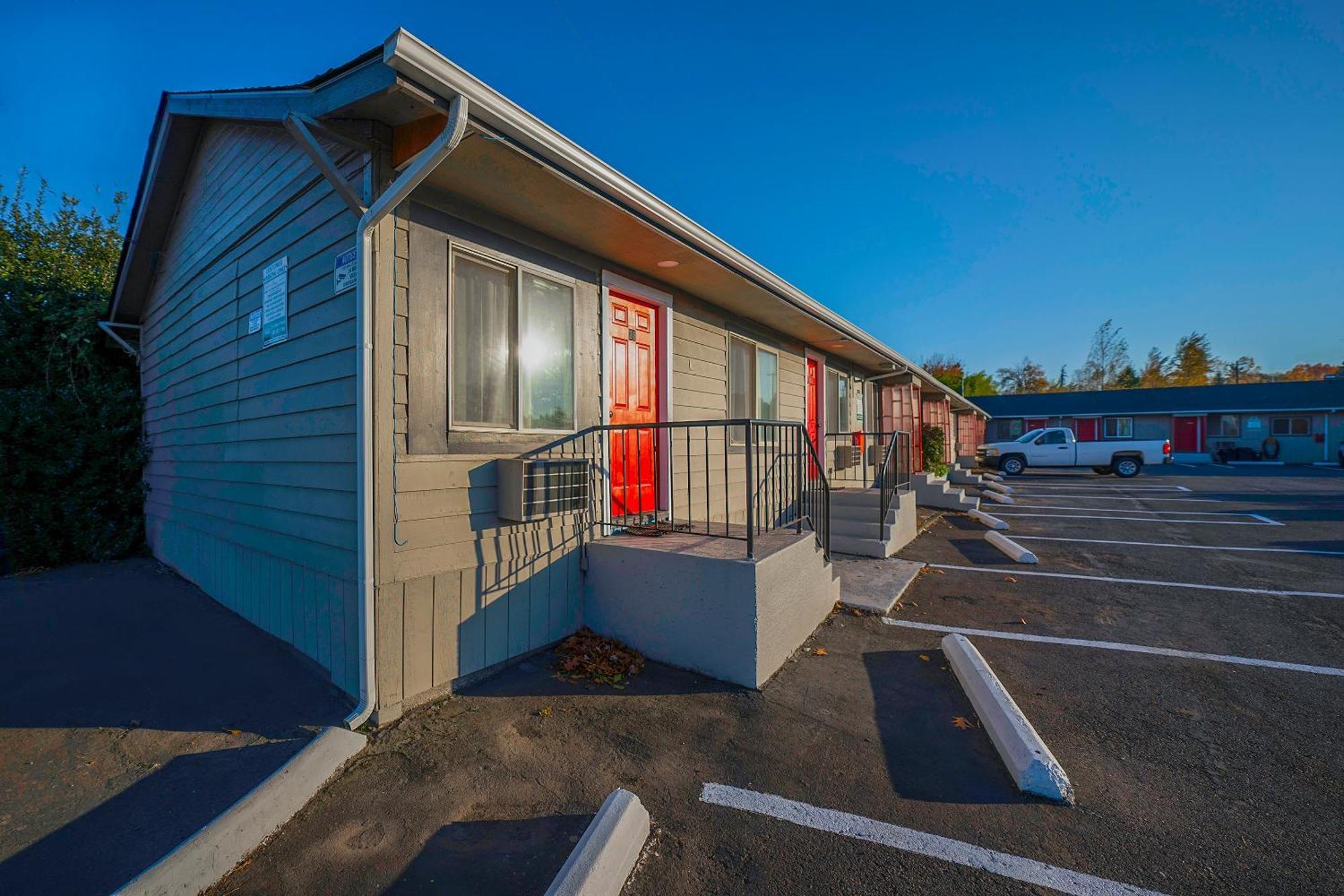 Oyo Hotel Portland Or Near Airport 그레셤 외부 사진